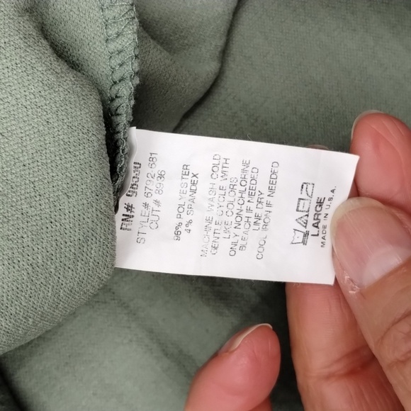 Jennie & Marlis Women's large balloon sleeve textured blouse - Picture 8 of 10